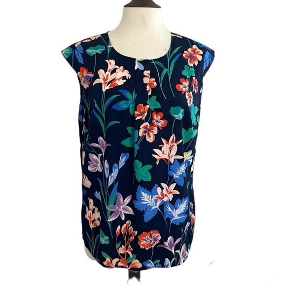 Talbots Sleeveless Blue Floral Pleated Button Back Crew Neck Blouse | size 10 - Picture 1 of 9